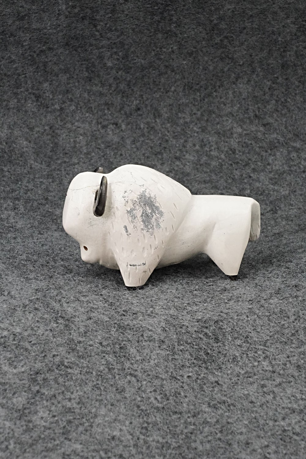 Buffalo Zuni Fetish Carving - Enrike Leekya