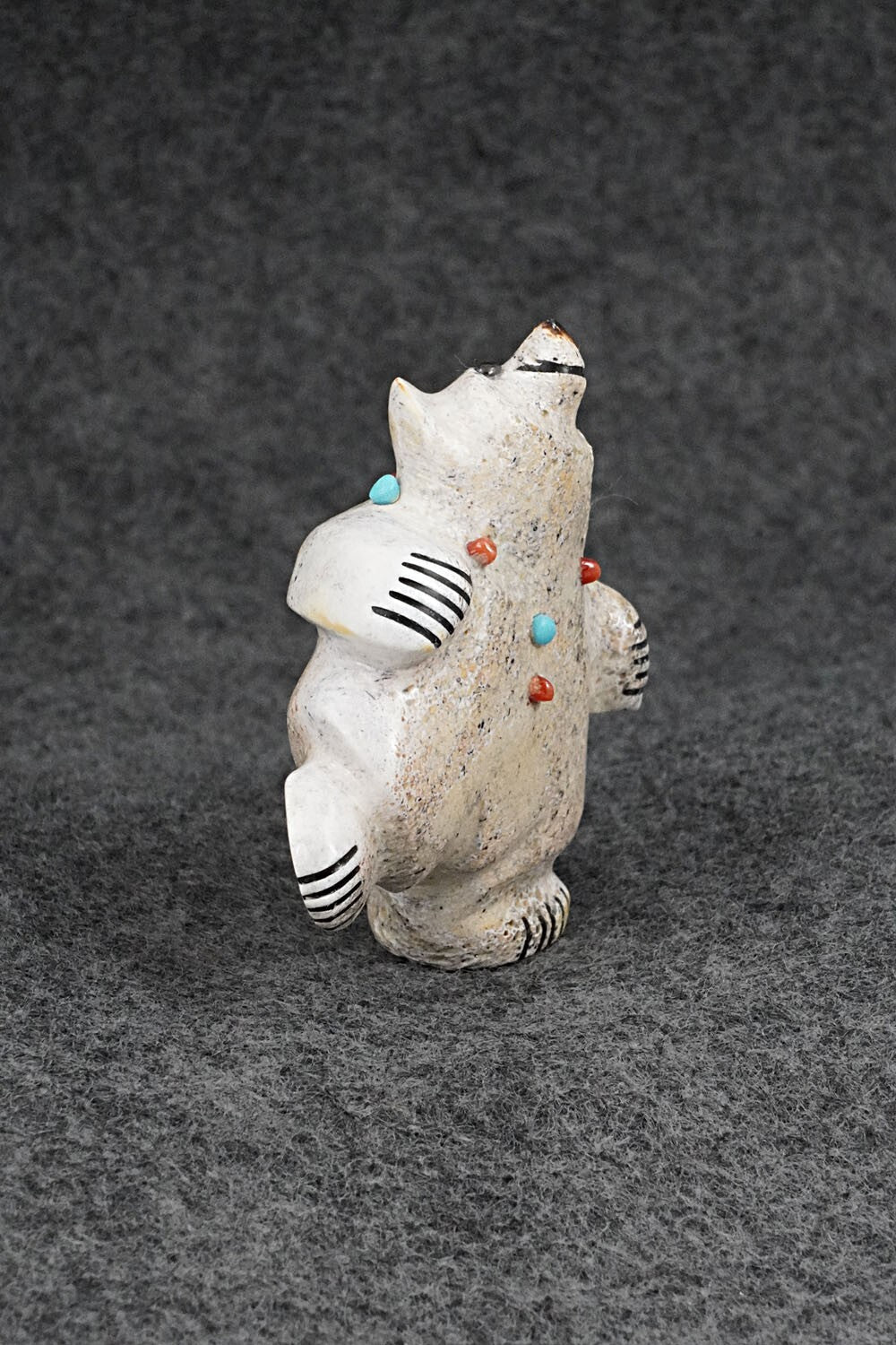 Bear Zuni Fetish Carving - Claudia Peina