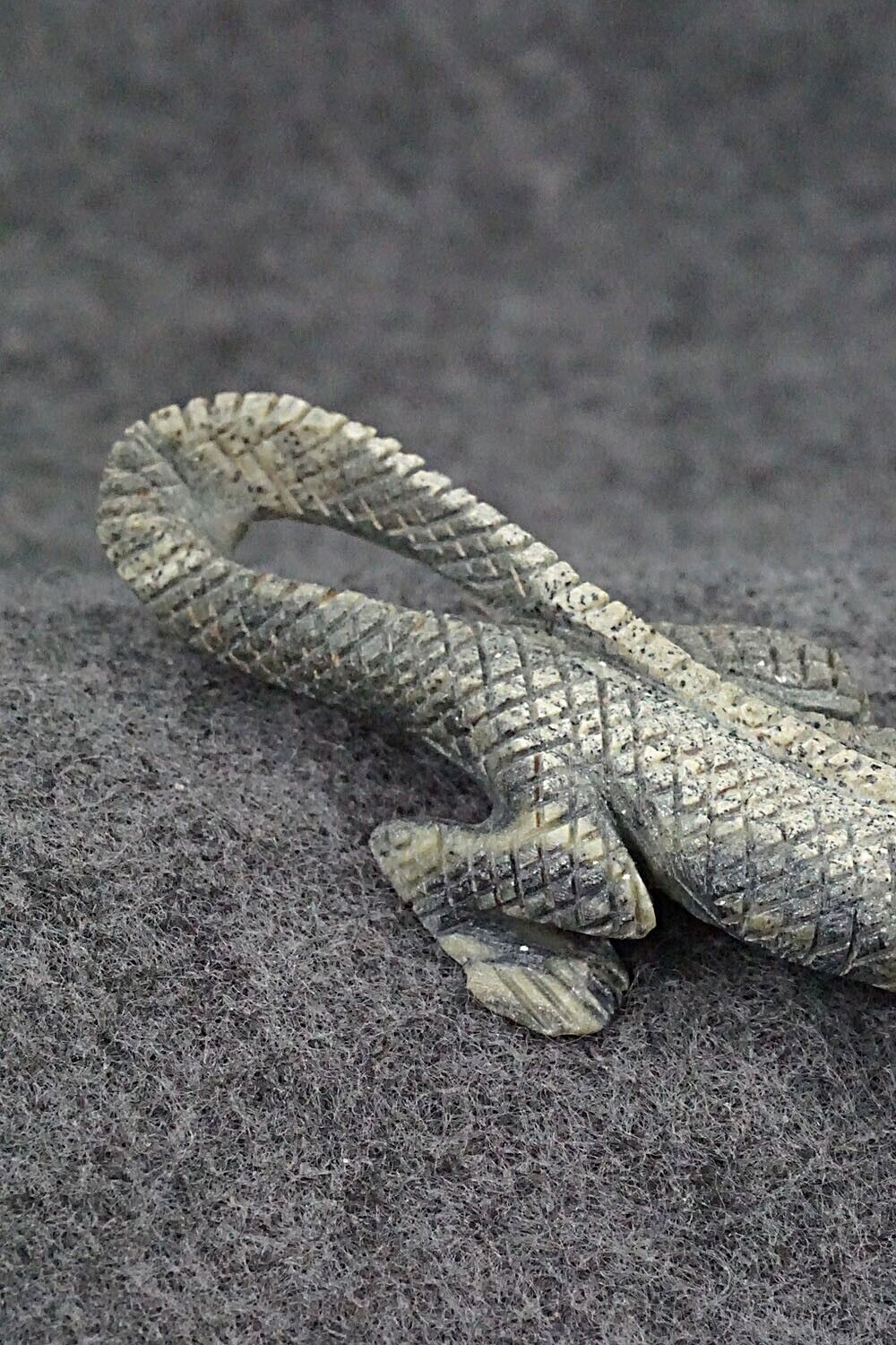 Lizard Zuni Fetish Carving - Lance Cheama