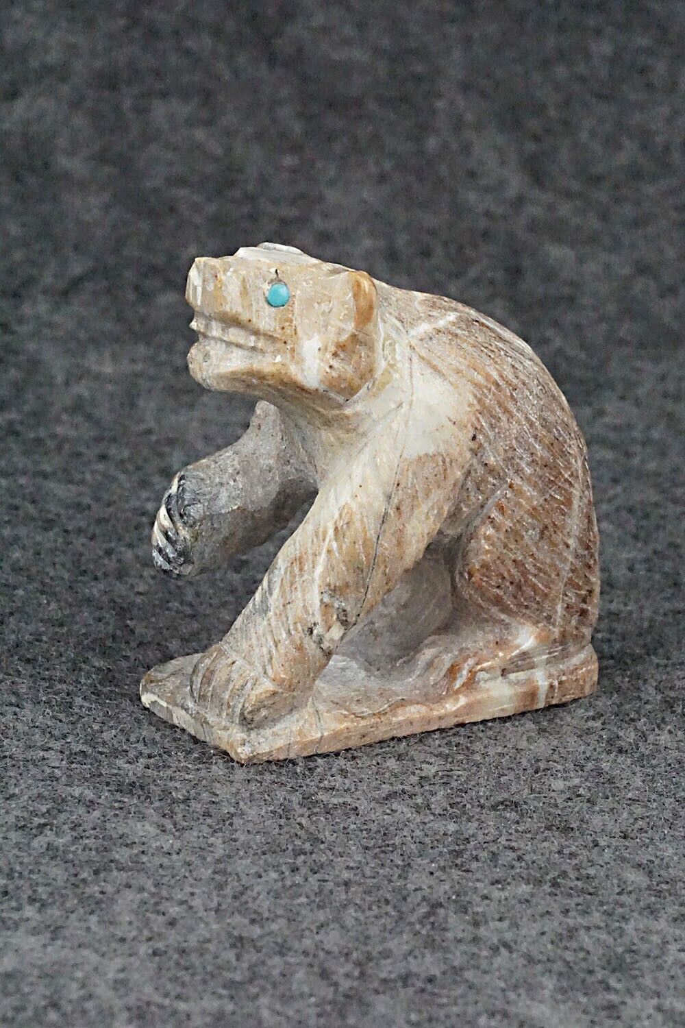 Bear Zuni Fetish Carving - Derrick Kaamasee