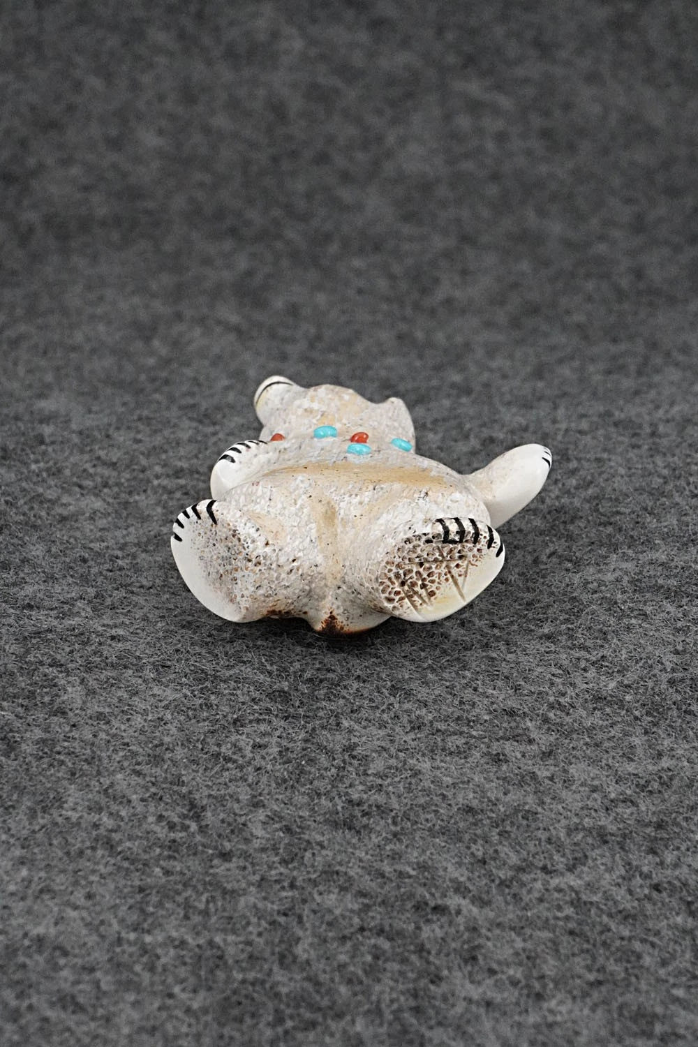 Bear Zuni Fetish Carving - Claudia Peina