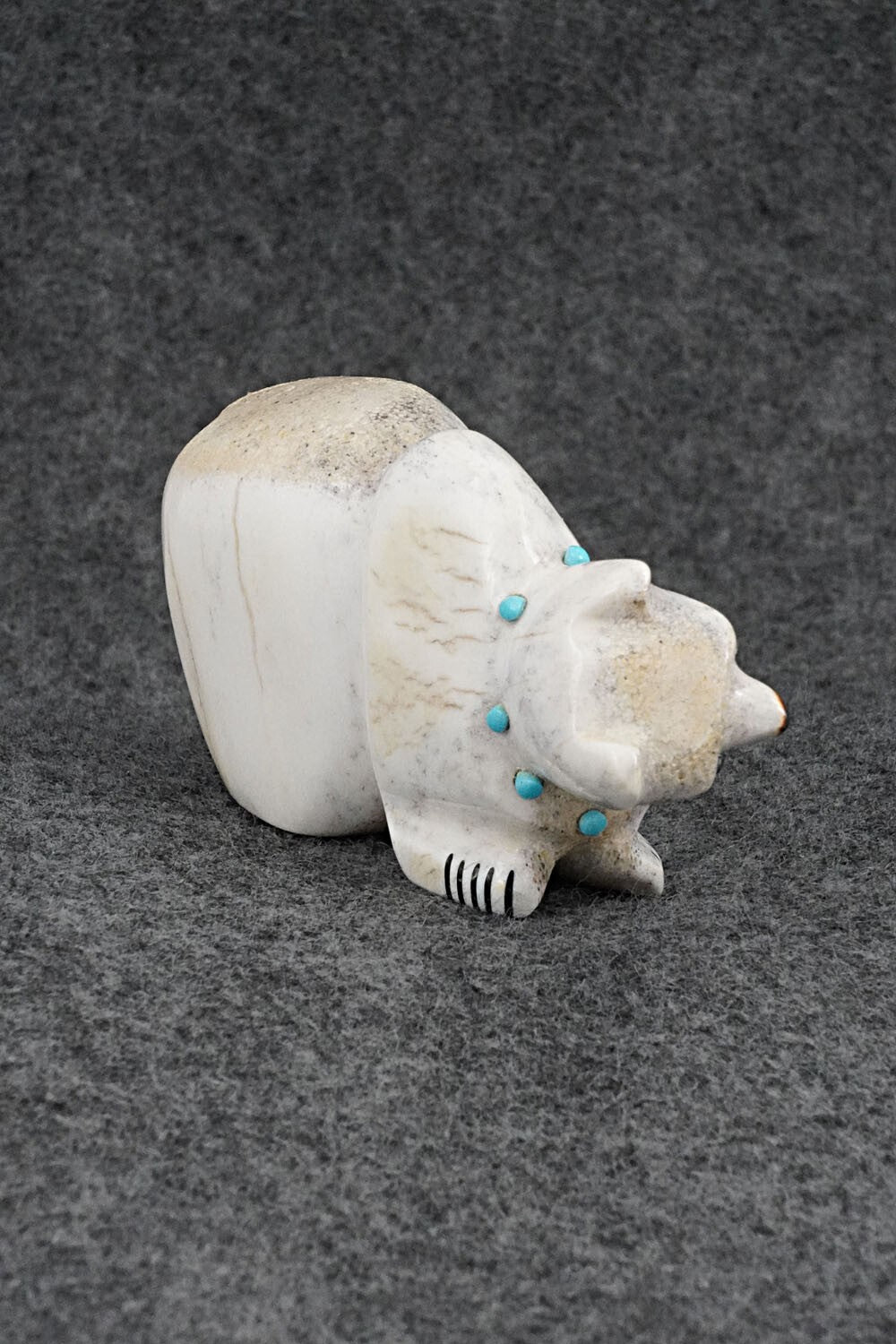 Bear Zuni Fetish Carving - Claudia Peina