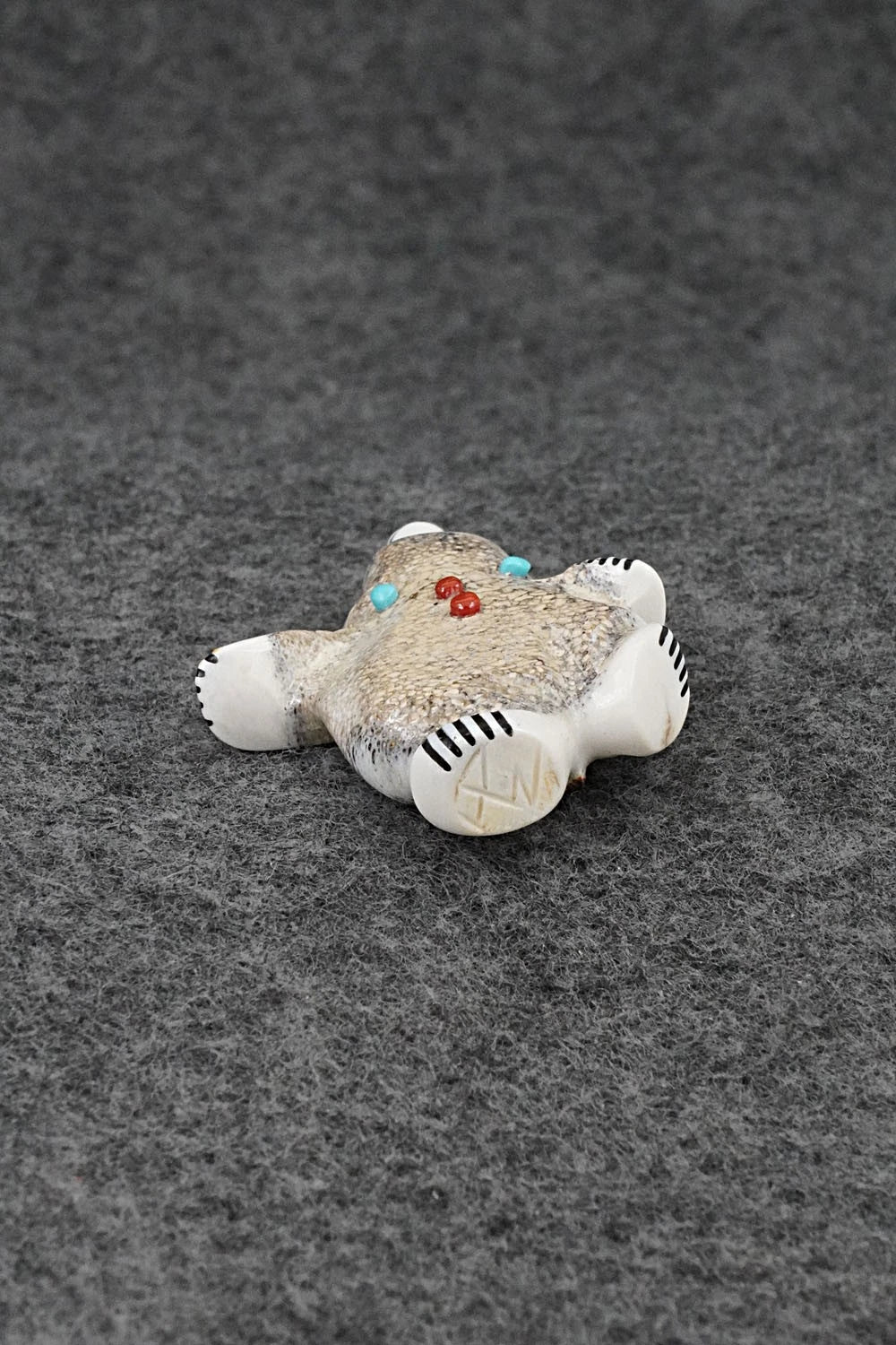 Bear Zuni Fetish Carving - Claudia Peina