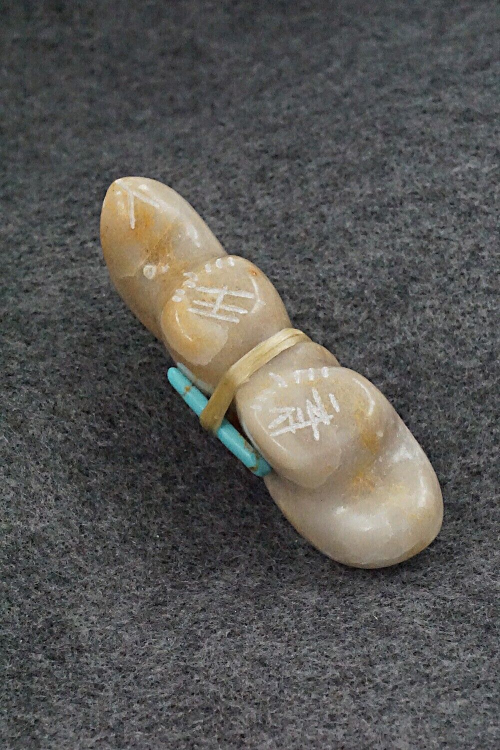 Mountain Lion Zuni Fetish Carving - Herbert Halate