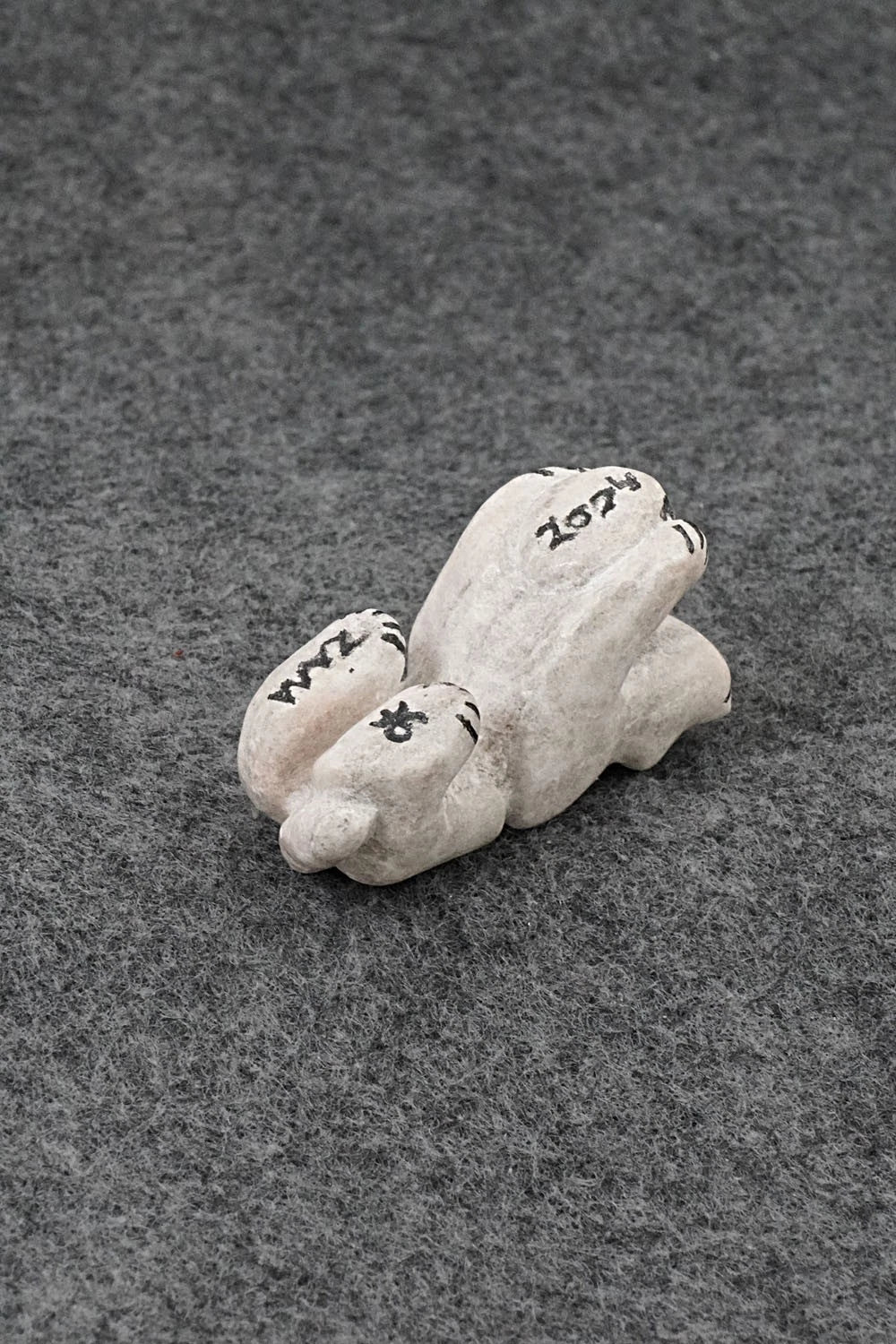 Bear Zuni Fetish Carving - Rick Kallestewa