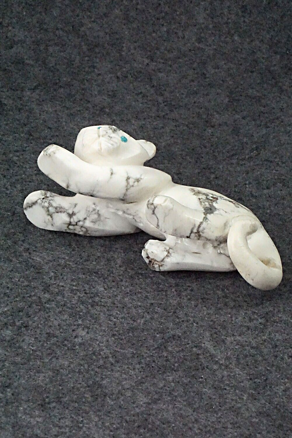 Mountain Lion Zuni Fetish Carving - Wilfred Cheama