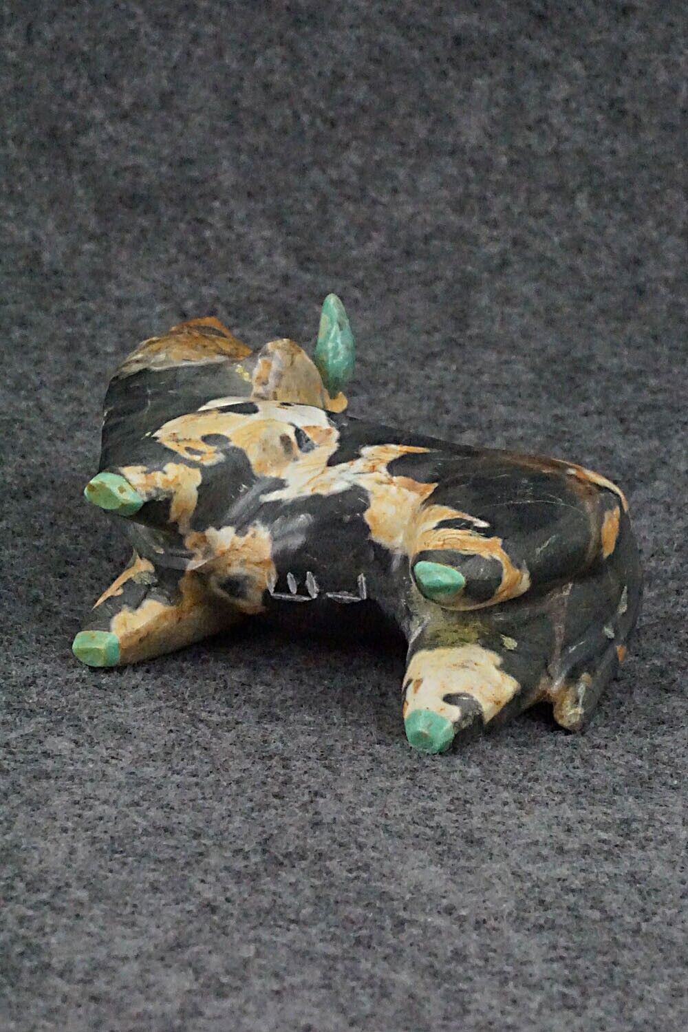 Bull Zuni Fetish Carving - Enrike Leekya