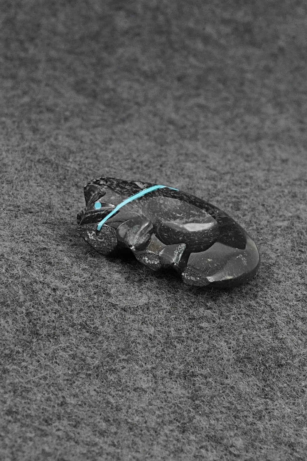 Bear Zuni Fetish Carving - Kenric Laiwekete