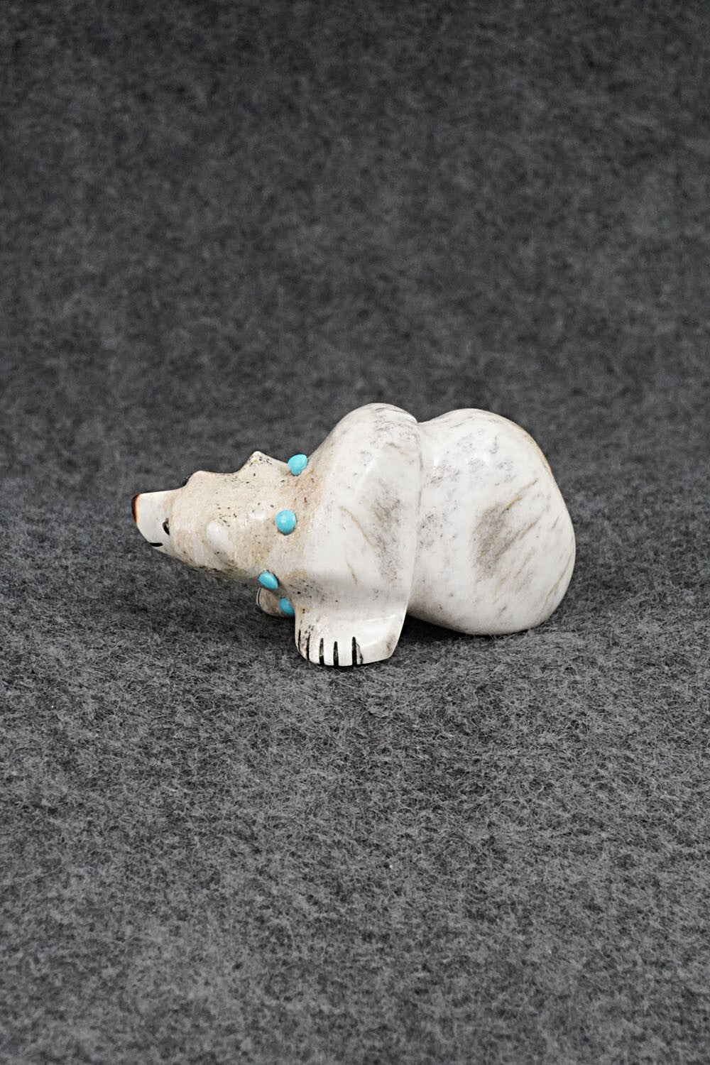 Bear Zuni Fetish Carving - Claudia Peina