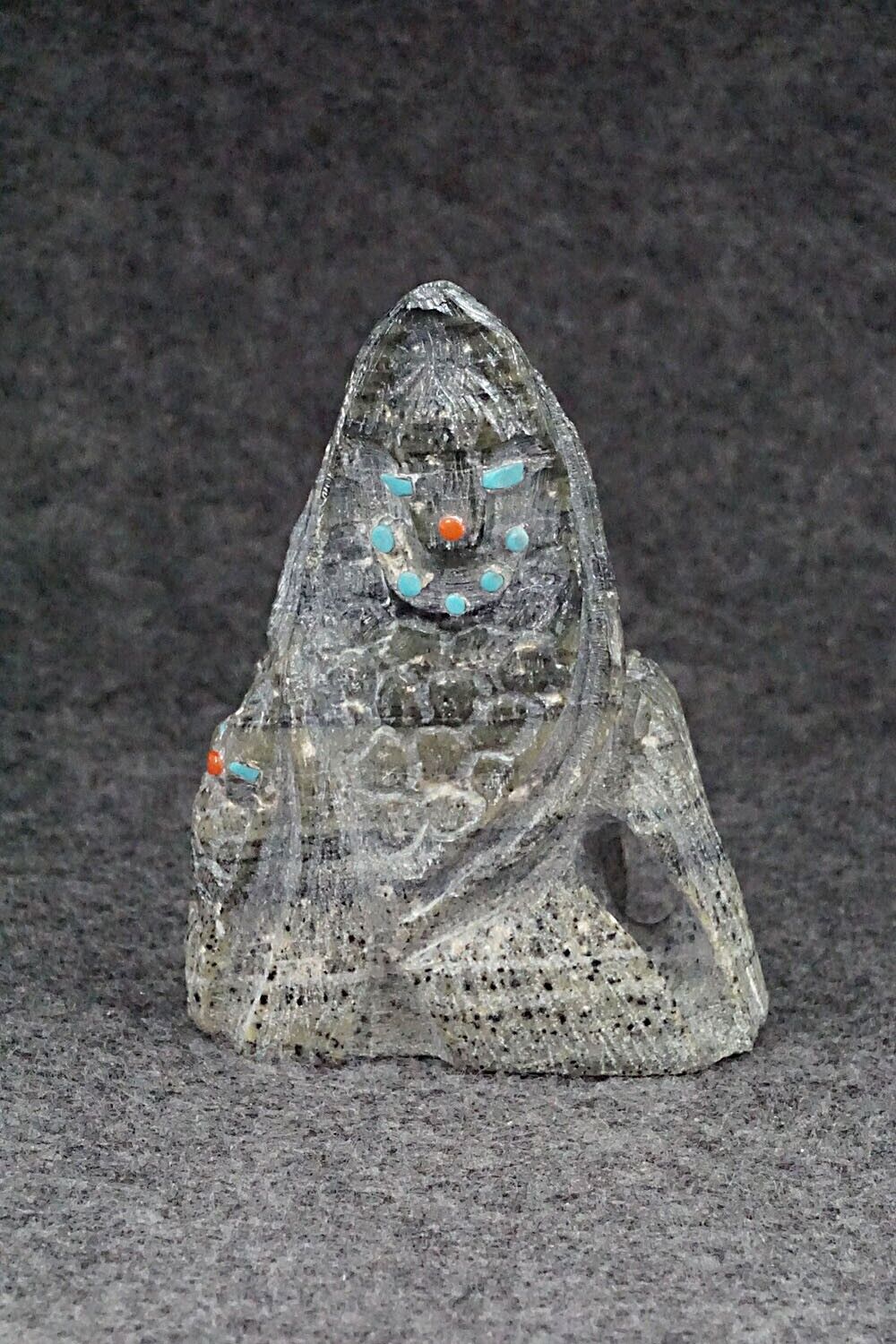 Corn Maiden Zuni Fetish Carving - Derrick Kaamasee