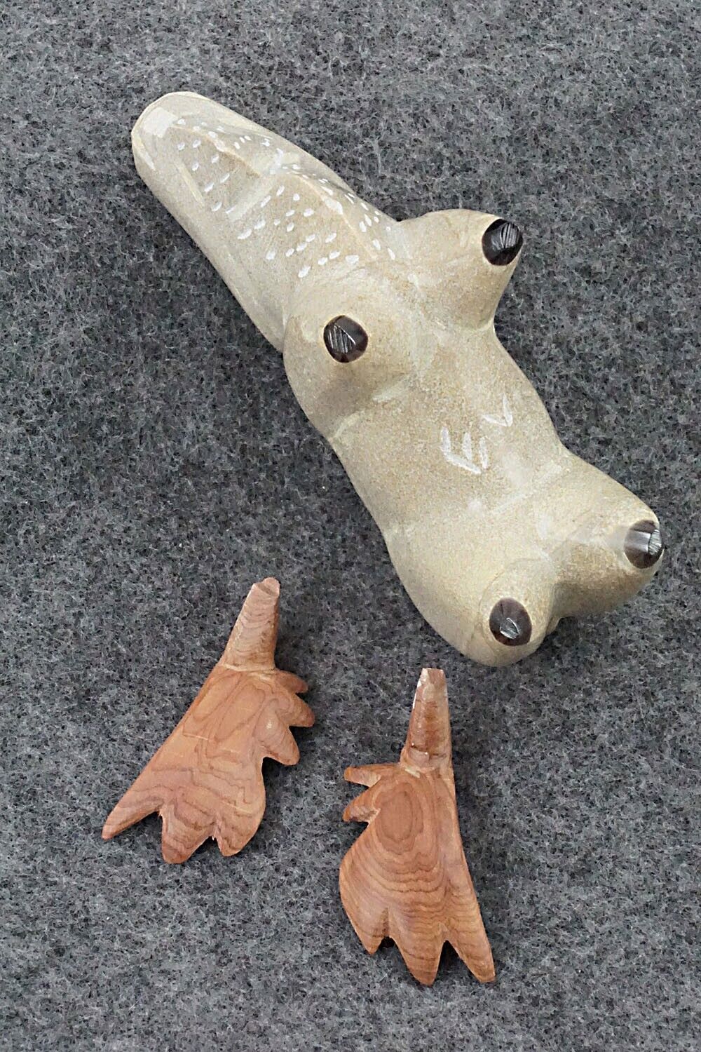 Moose Zuni Fetish Carving - Enrike Leekya