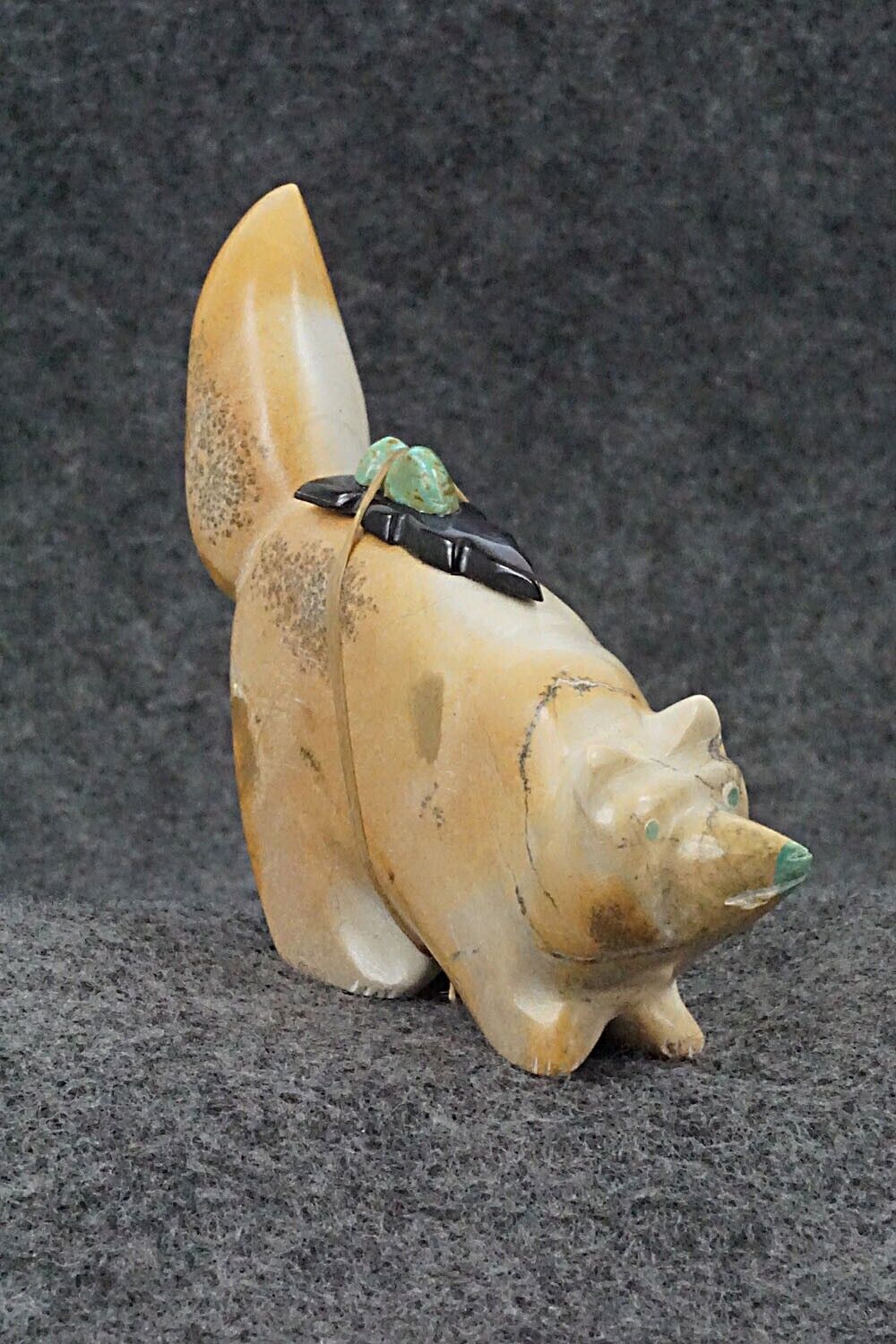 Wolf Zuni Fetish Carving - Enrike Leekya