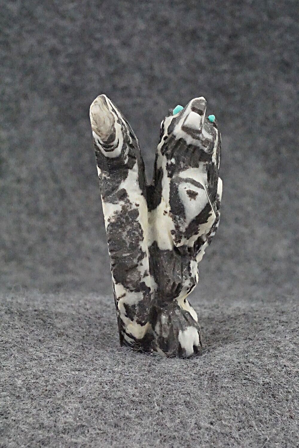 Skunk Zuni Fetish Carving - Jon Quam