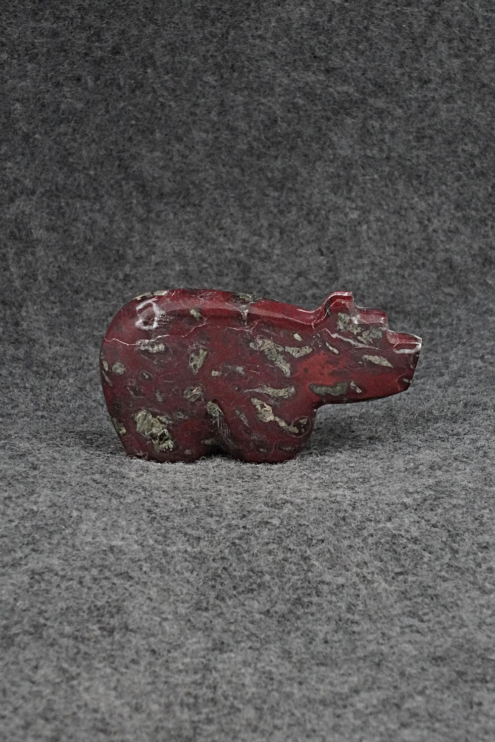 Bear Zuni Fetish Carving - Bernard Laiwakete