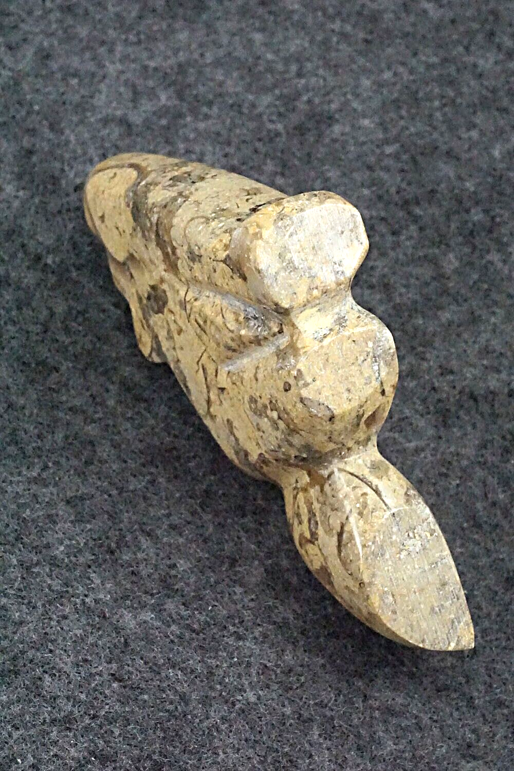Wolf Zuni Fetish Carving - Bernard Laiwakete