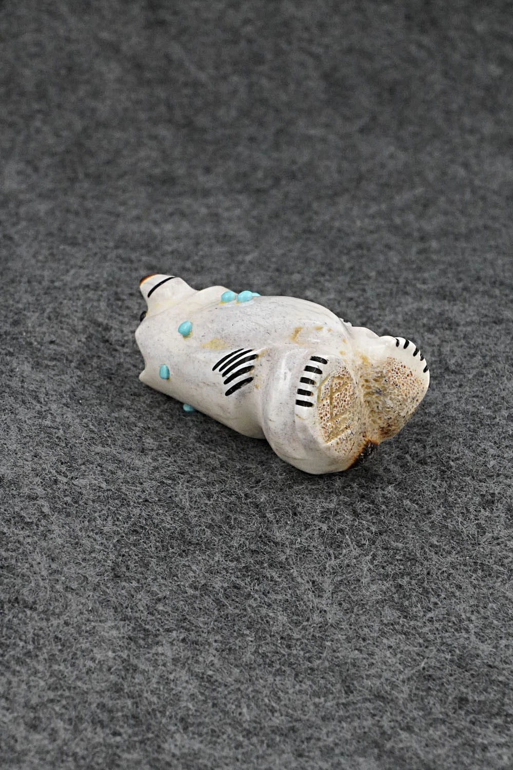 Bear Zuni Fetish Carving - Claudia Peina