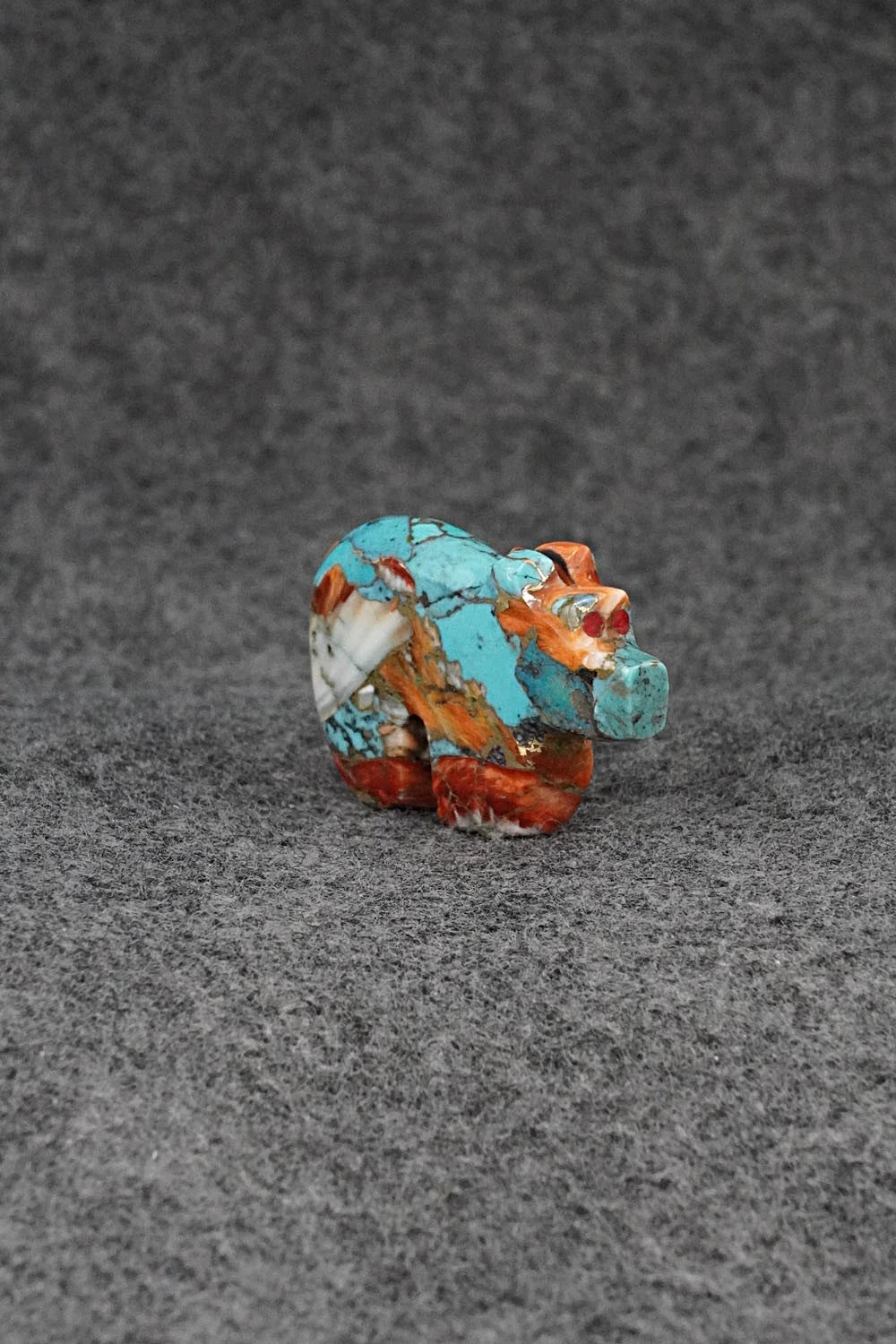 Bear Zuni Fetish Carving - Bernard Laiwekete