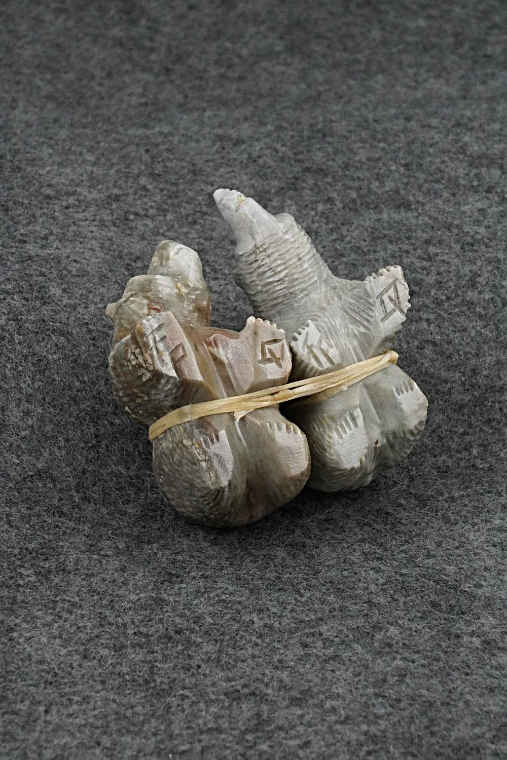 Bear Zuni Fetish Carving - Farlan & Paulette Quam