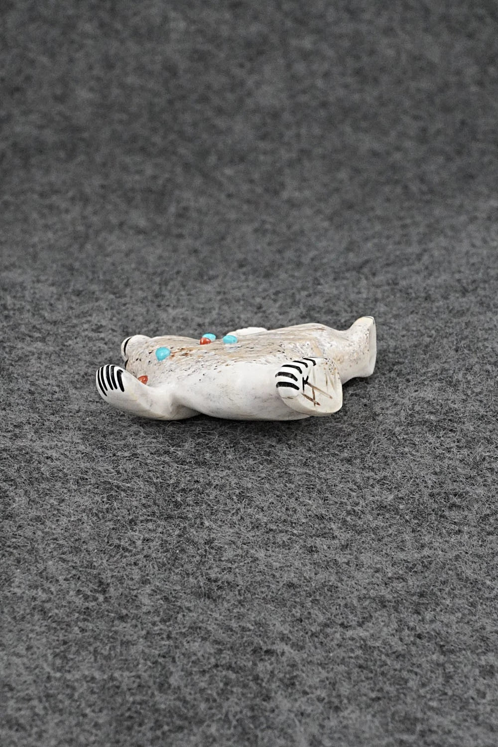 Bear Zuni Fetish Carving - Claudia Peina