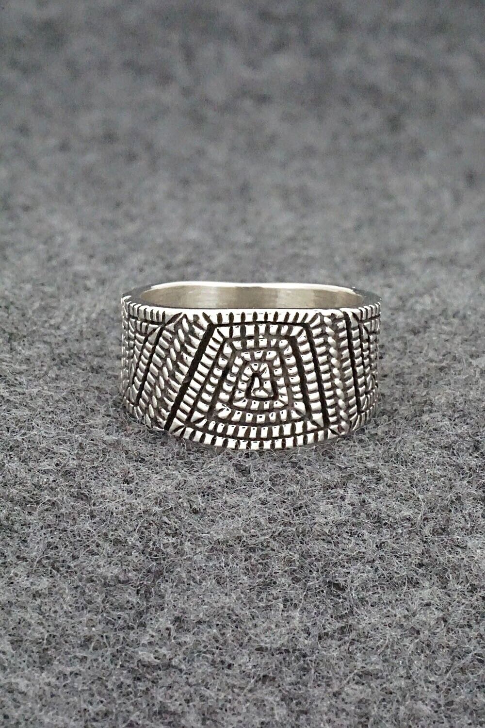 Sterling Silver Ring - Elgin Tom - Size 8