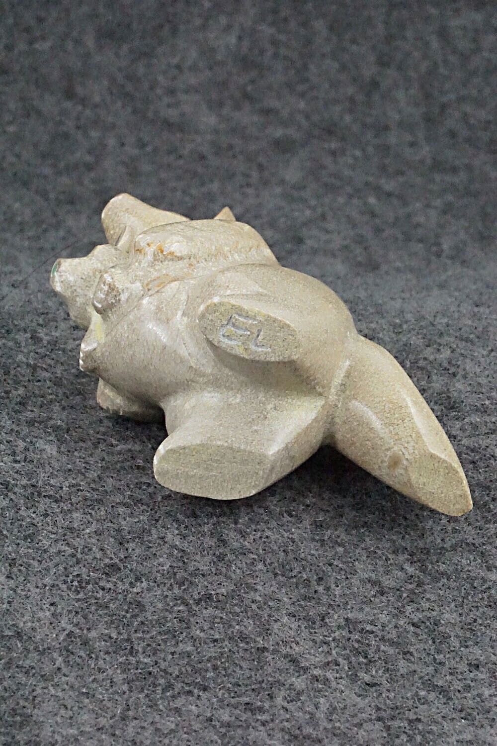 Kangaroo with Joey Zuni Fetish Carving - Enrike Leekya
