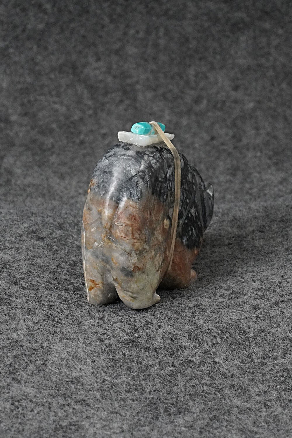 Bear Zuni Fetish Carving - Freddie Leekya