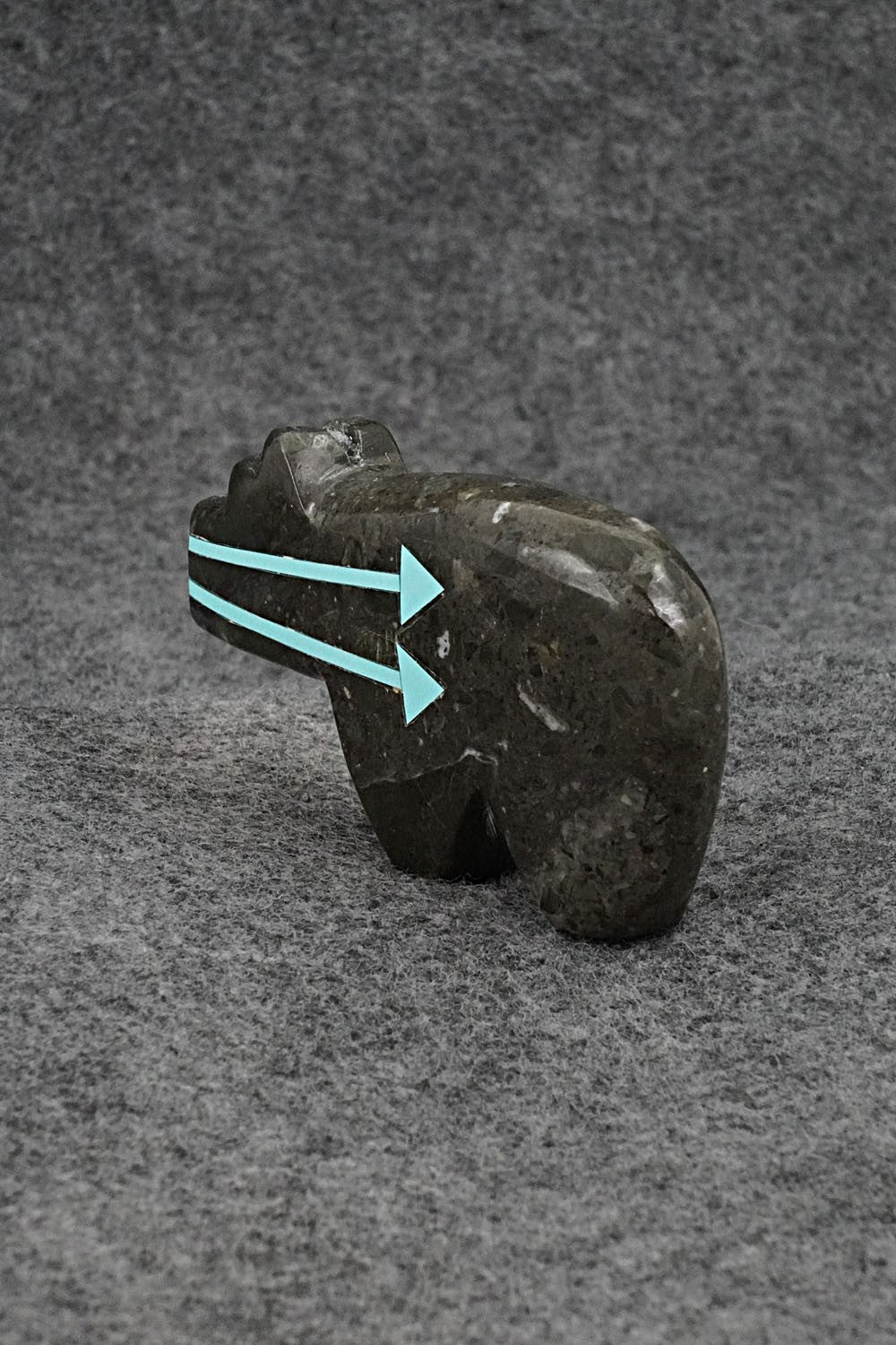 Bear Zuni Fetish Carving - Bernard Laiwakete
