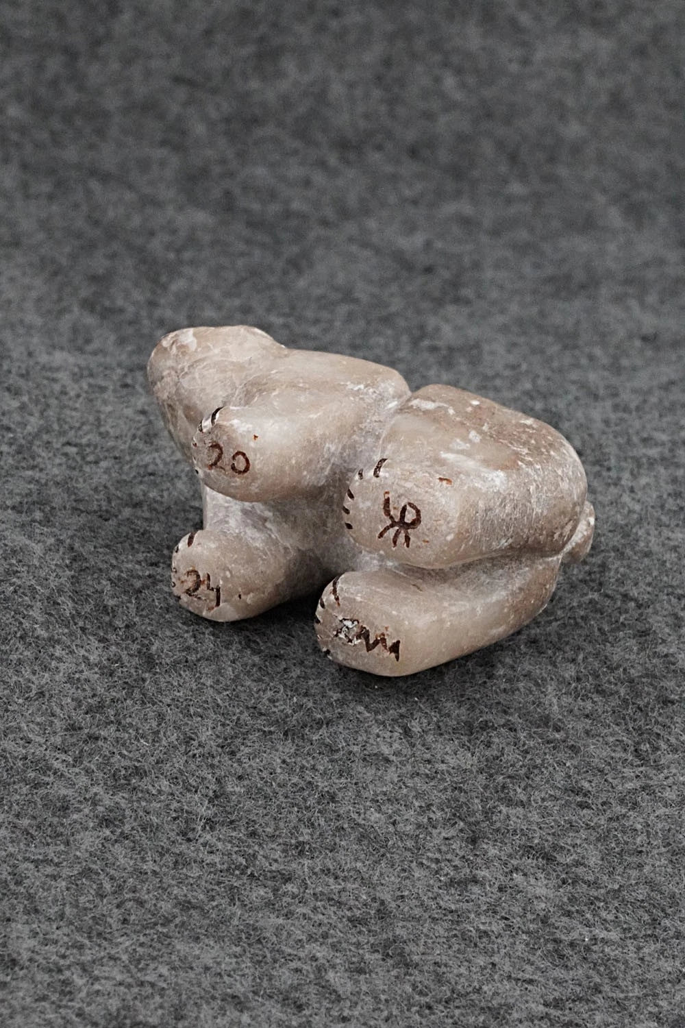 Bear Zuni Fetish Carving - Rick Kallestewa