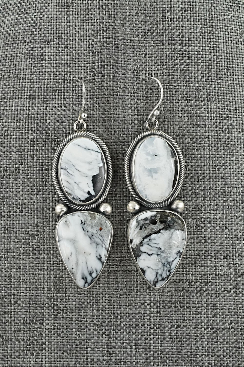 White Buffalo & Sterling Silver Necklace and Earrings Set - Mark Yazzie