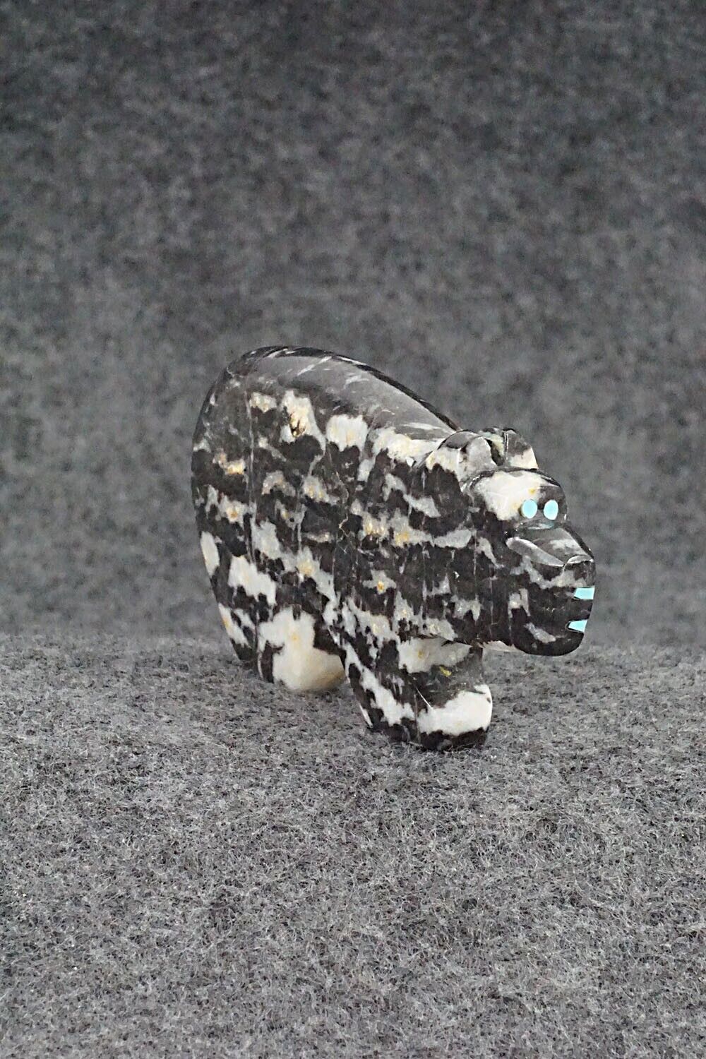 Bear Zuni Fetish Carving - Bernard Laiwakete