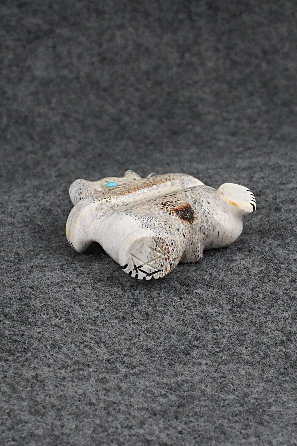 Bear Zuni Fetish Carving - Claudia Peina