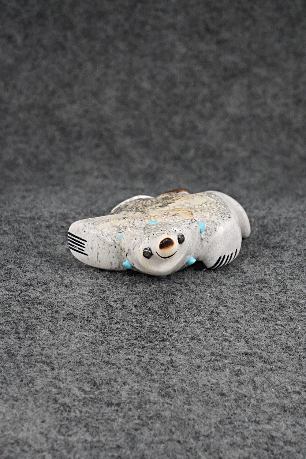 Bear Zuni Fetish Carving - Claudia Peina