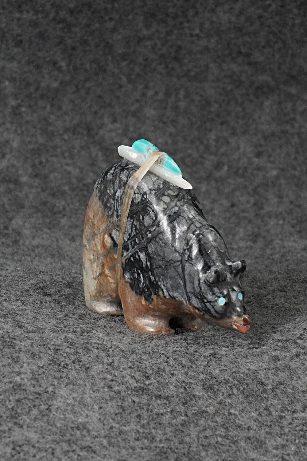 Bear Zuni Fetish Carving - Freddie Leekya