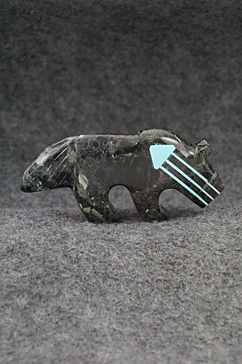 Wolf Zuni Fetish Carving - Kenric Laiwakete