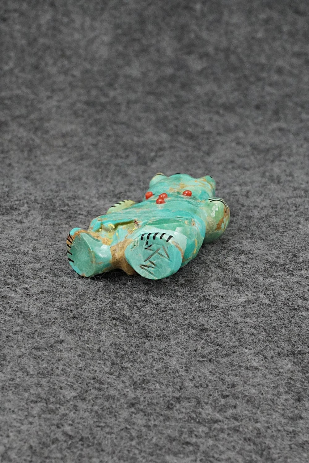 Bear Zuni Fetish Carving - Claudia Peina