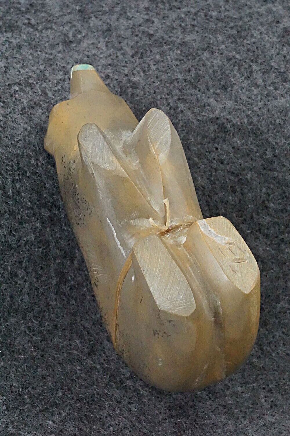 Bear Zuni Fetish Carving - Enrike Leekya