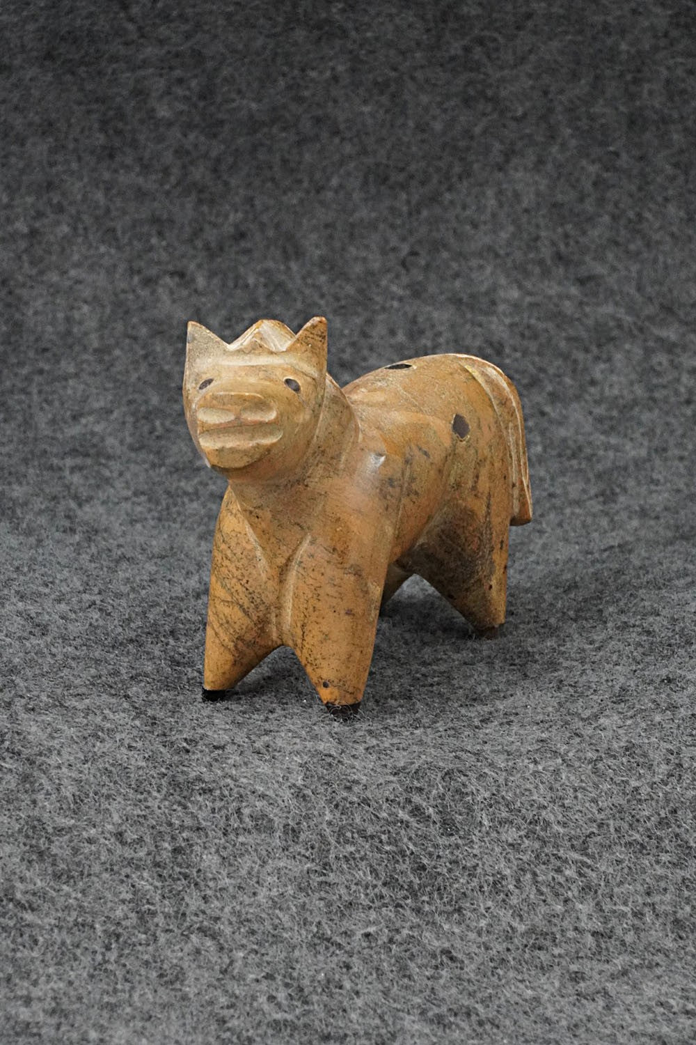 Horse Zuni Fetish Carving - Enrike Leekya