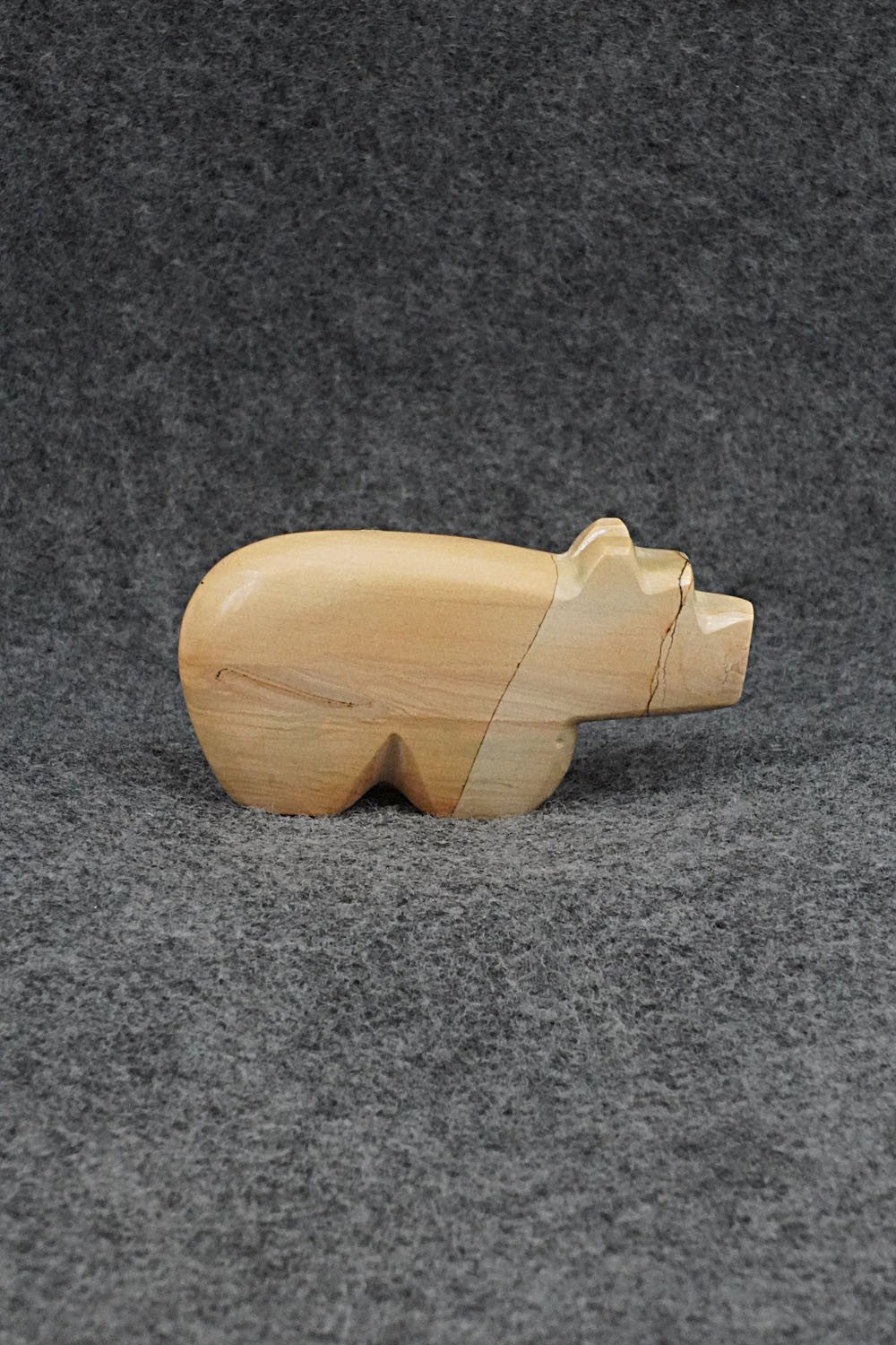 Bear Zuni Fetish Carving - Bernard Laiwakete