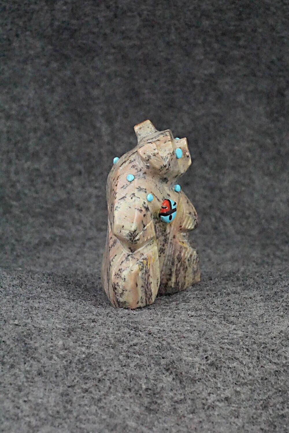 Bear Zuni Fetish Carving - Danette Laate