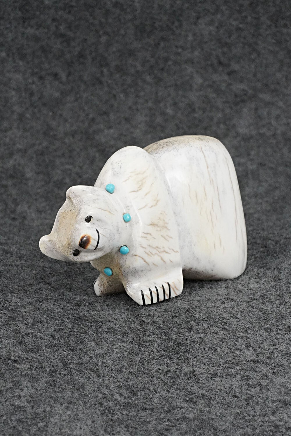 Bear Zuni Fetish Carving - Claudia Peina