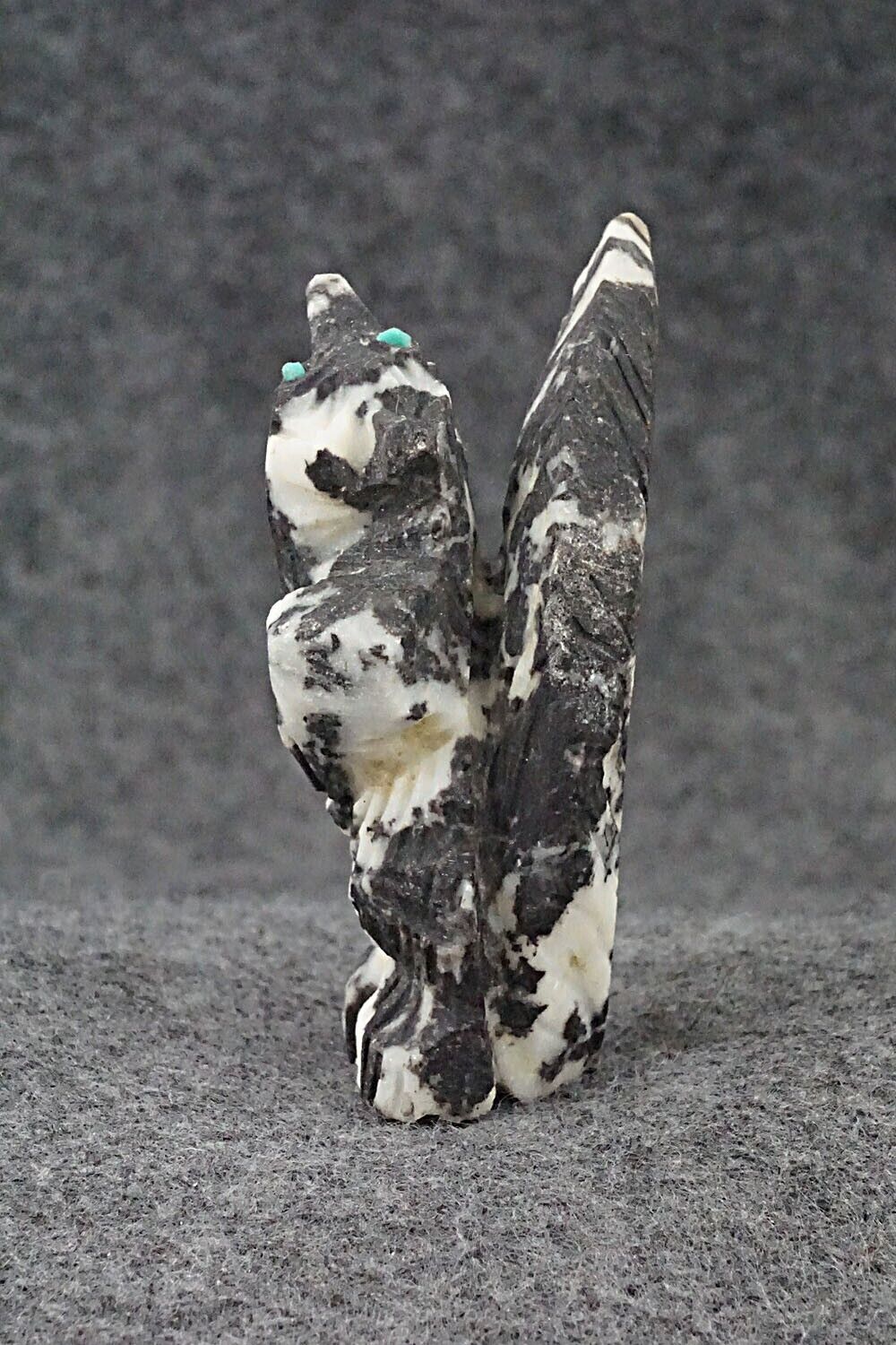Skunk Zuni Fetish Carving - Jon Quam