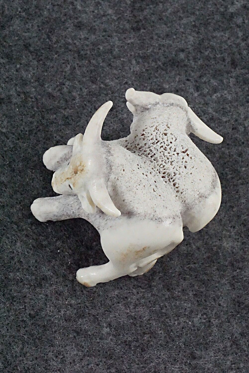 Bulls Zuni Fetish Carving - Maxx Laate