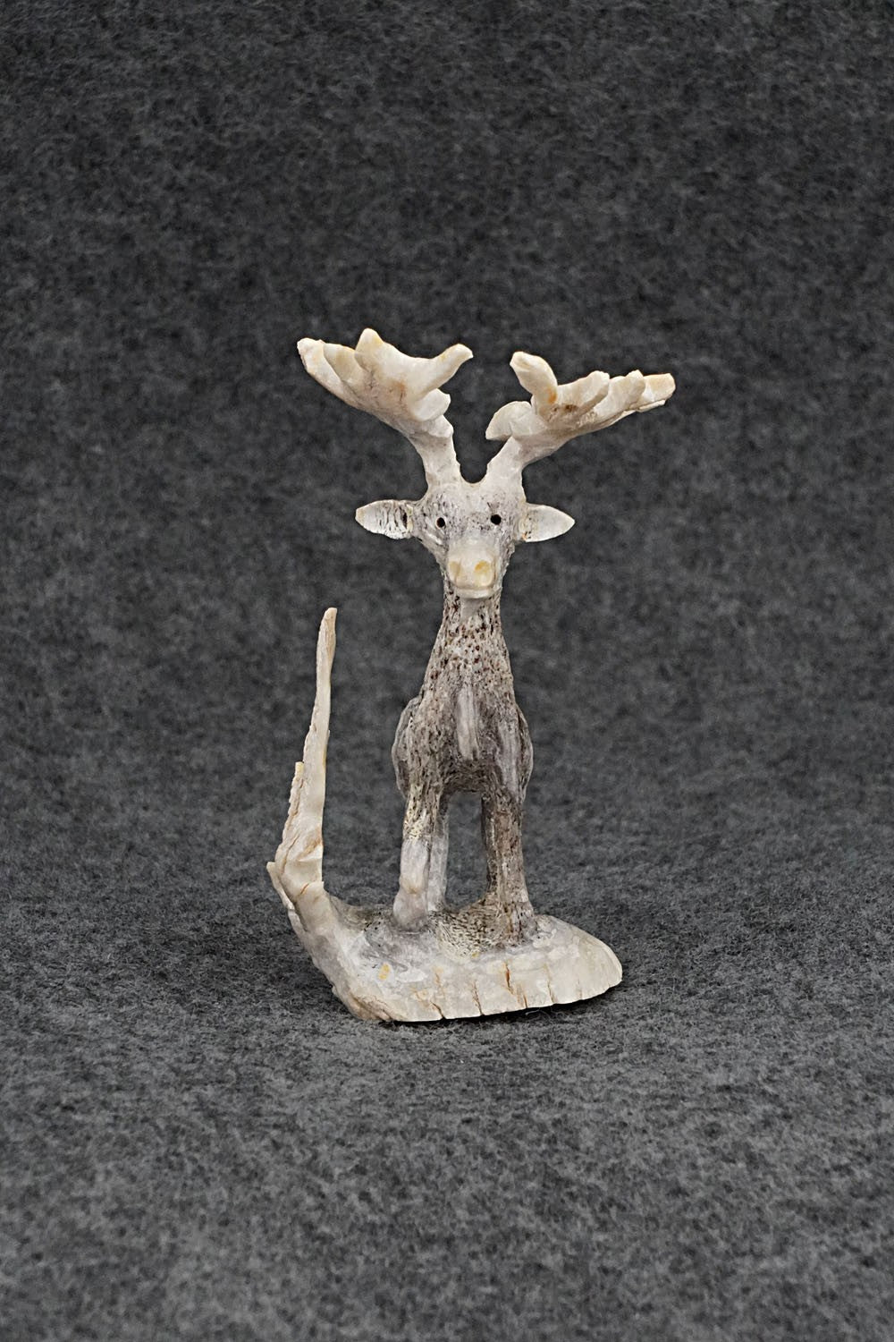 Deer Zuni Fetish Carving - Ruben Najera