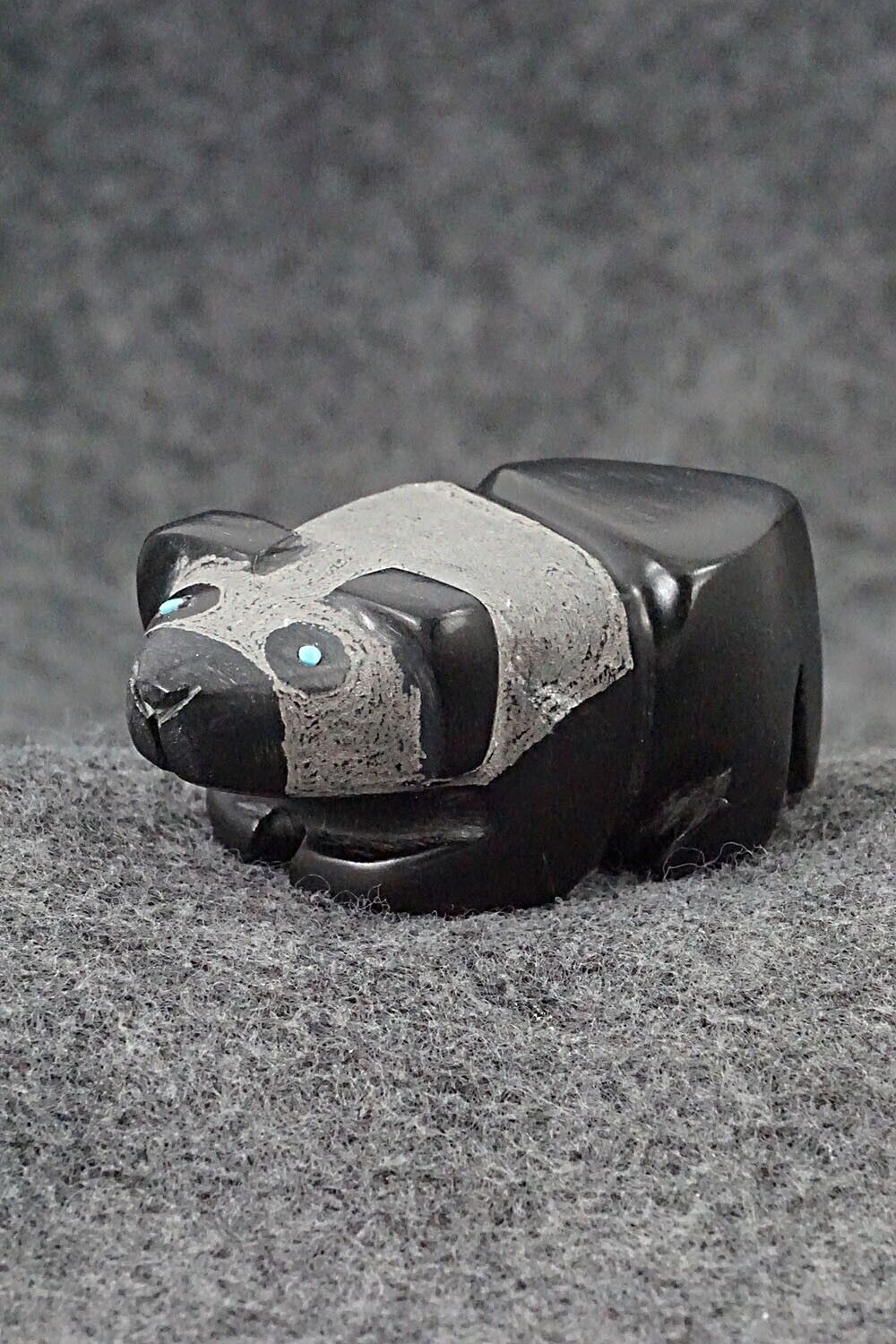 Bear Zuni Fetish Carving - Reynold Lunasee