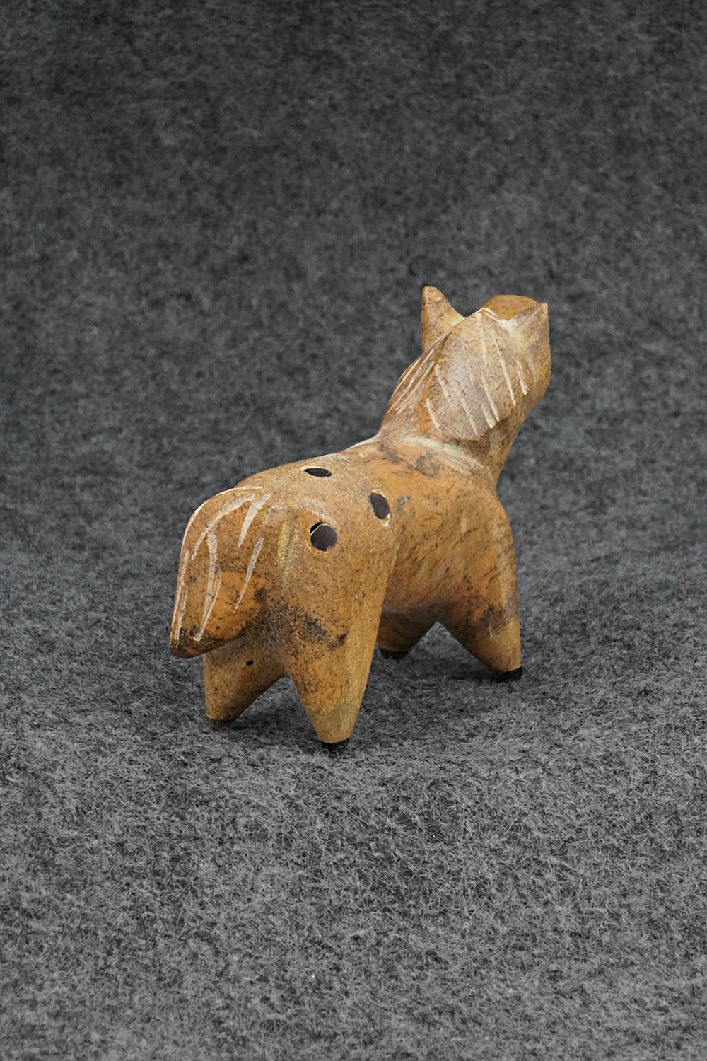 Horse Zuni Fetish Carving - Enrike Leekya
