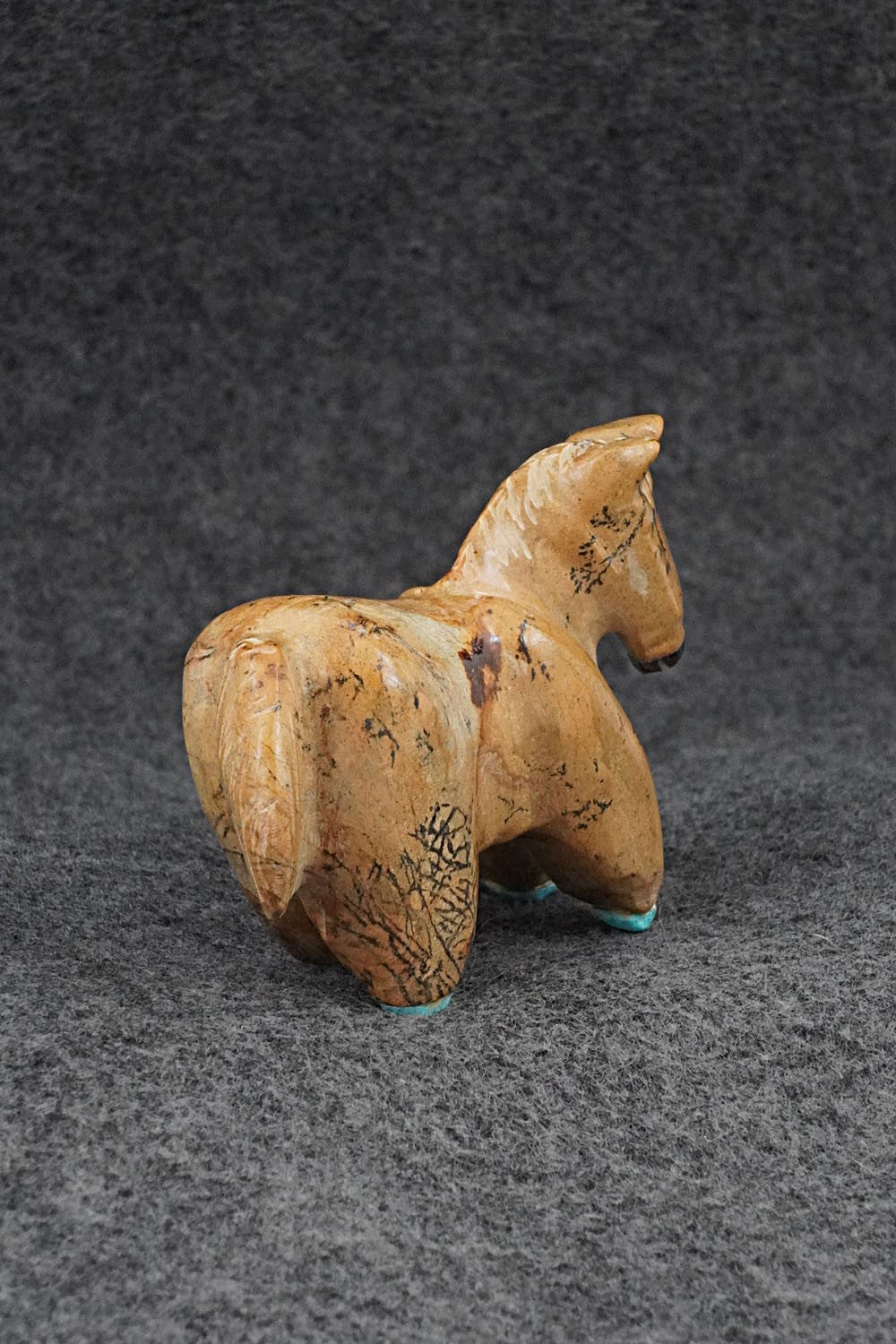 Horse Zuni Fetish Carving - Freddie Leekya