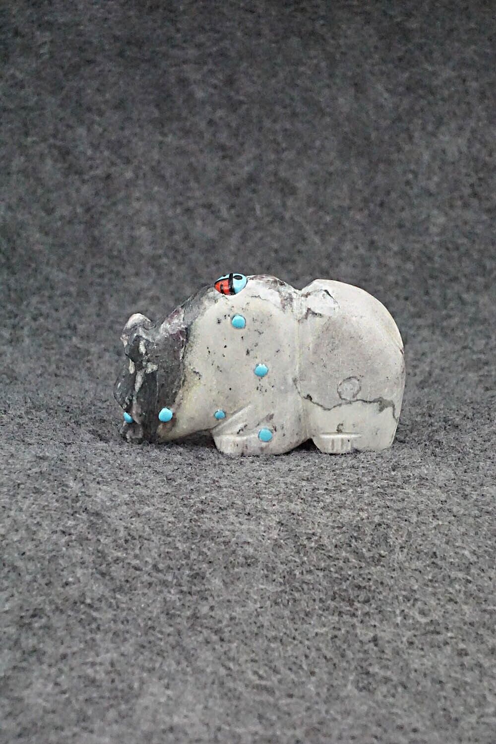 Bear Zuni Fetish Carving - Danette Laate