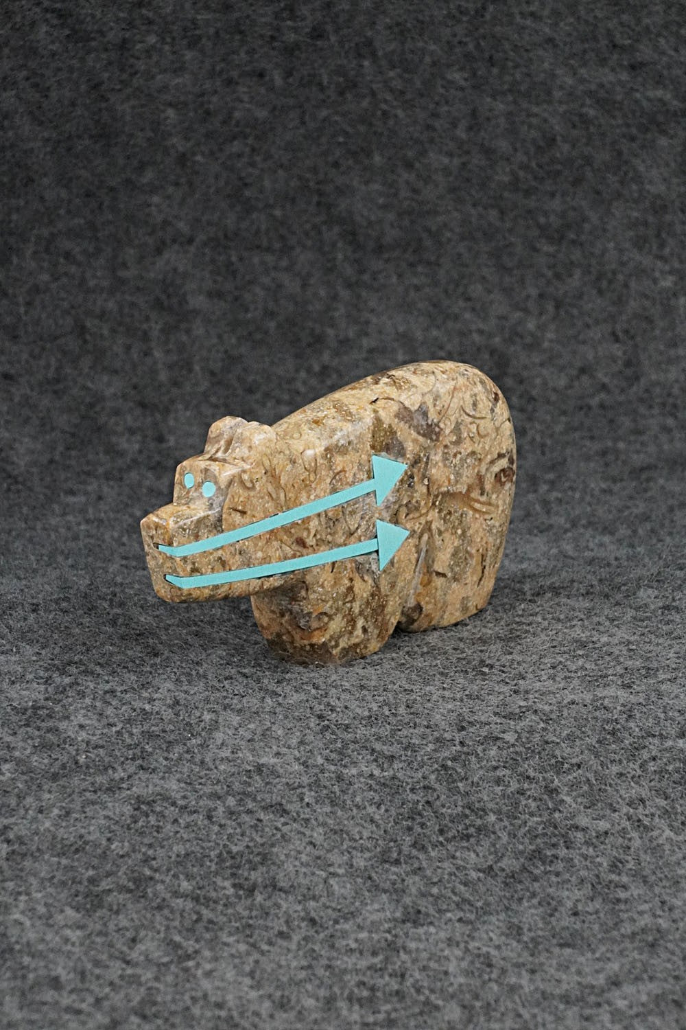 Bear Zuni Fetish Carving - Bernard Laiwakete