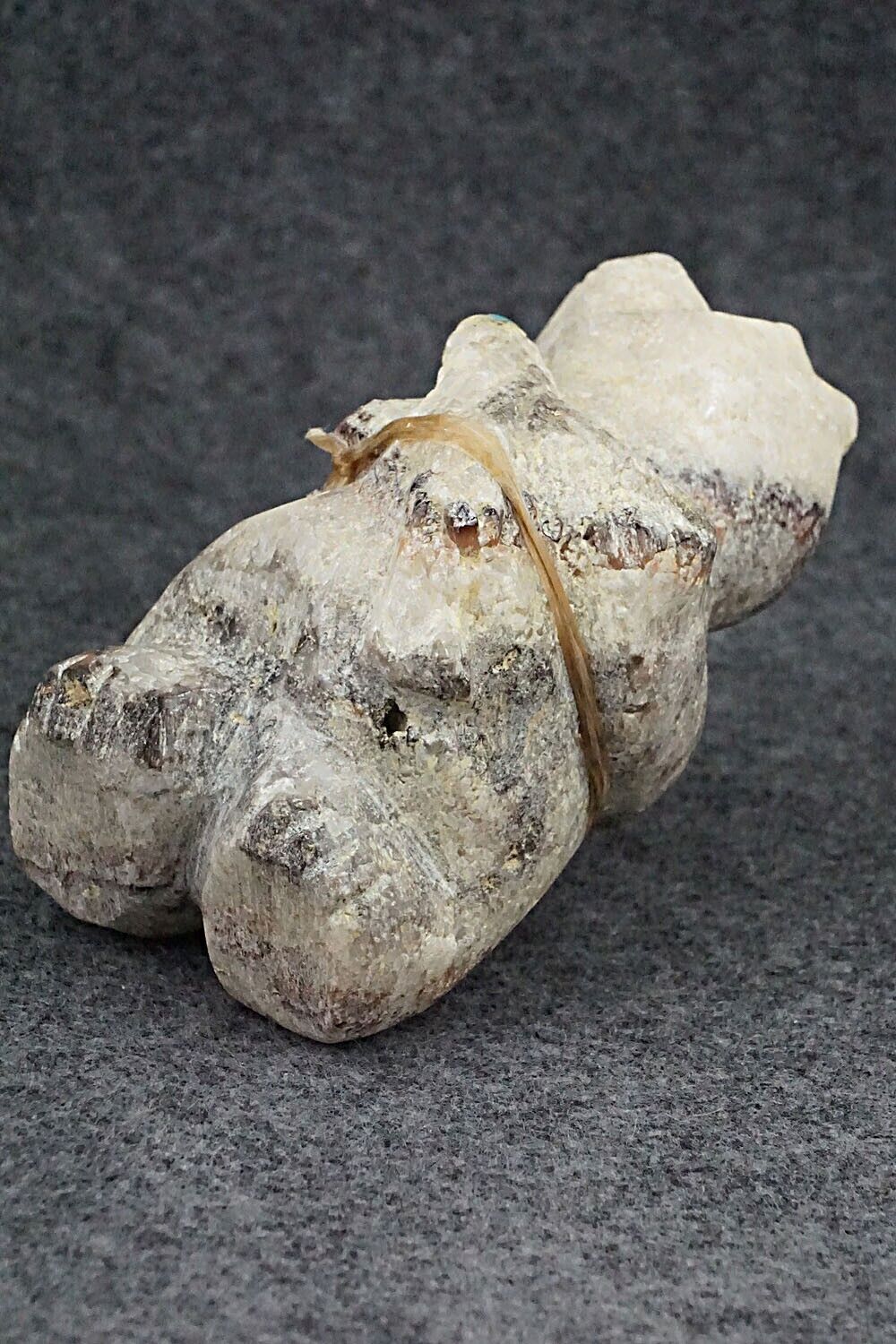 Bear Zuni Fetish Carving - Ariane Quam