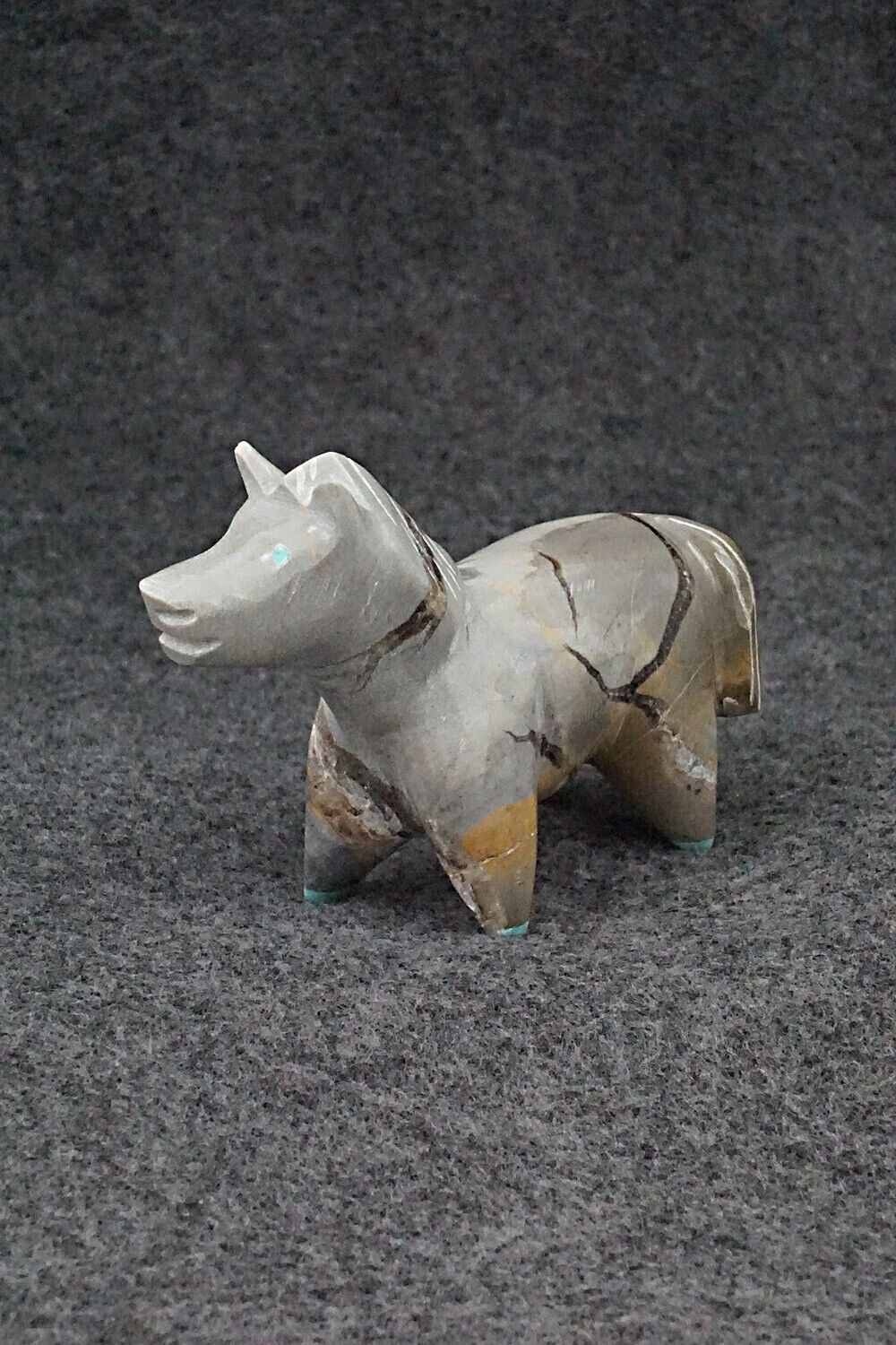 Horse Zuni Fetish Carving - Enrike Leekya
